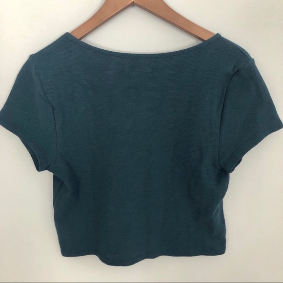 button crop top - Picture 2 of 2